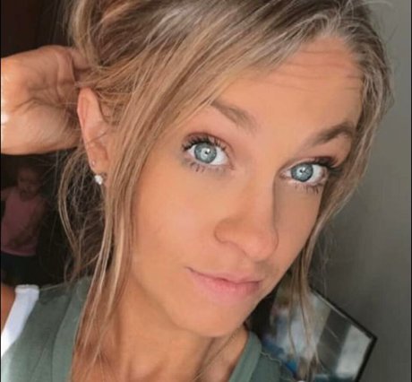 Kenzie Colvard hot star image