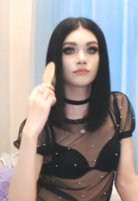 Sweet Lady Cola naked actress archive