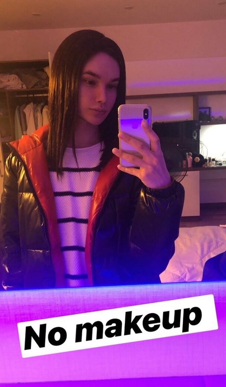 Sweet Lady Cola porn model pics