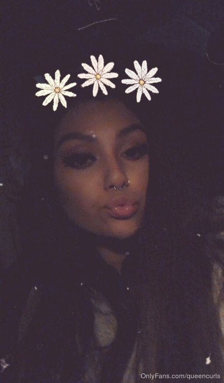 queencurls sexy star photos
