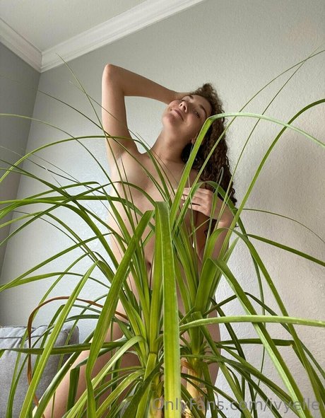 ivyelle hot model image