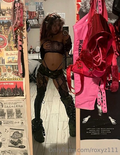 Roxyz111 adult actress archive