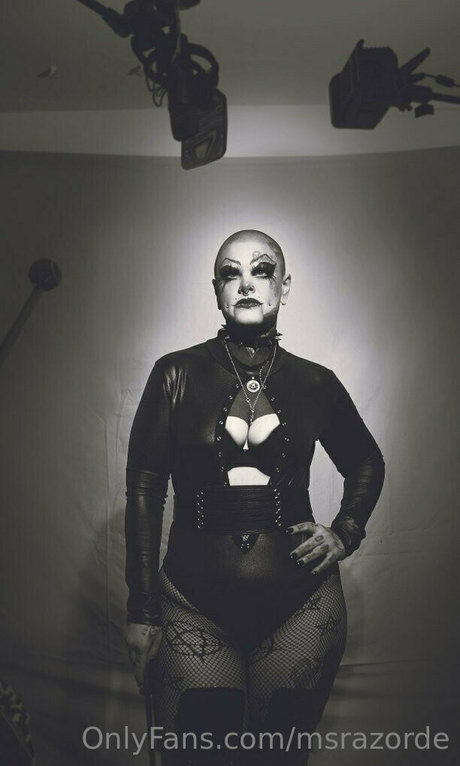 msrazorde nudes model img