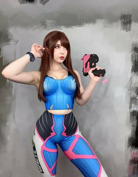 lady pizza hug model sexy photos