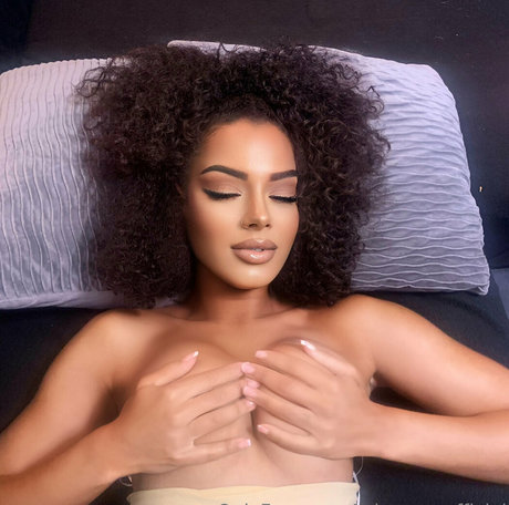 miamoonofficial sexy pornstar gallery