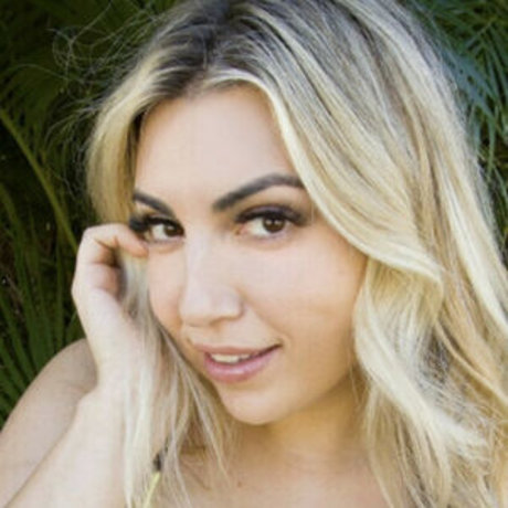 Gabbynikolle star nude pic