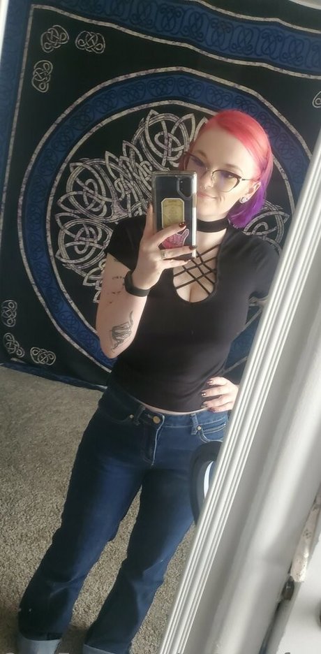 tatteasefree pornographic model picture