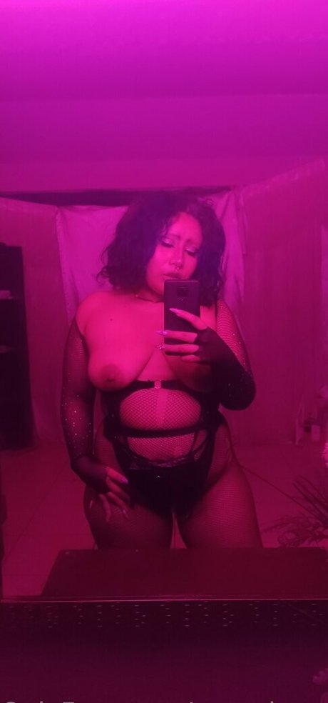 succubassd model pornographic photos