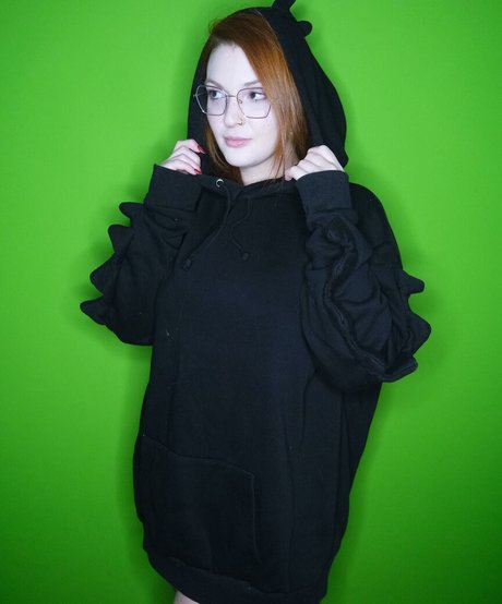 Hilary Ilariaa model nude photo