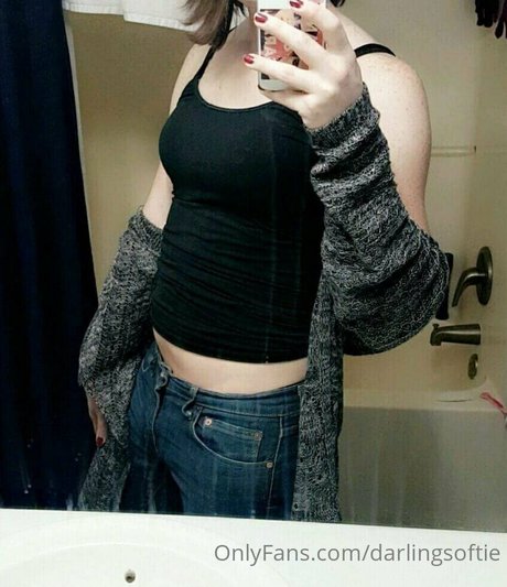 darlingsoftie model xxx image