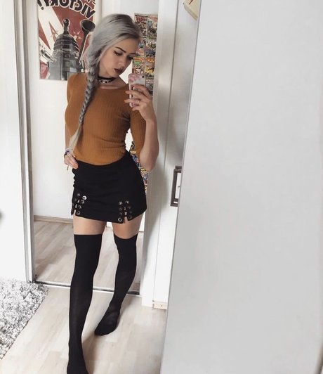 Farbenfuchs adult actress picture