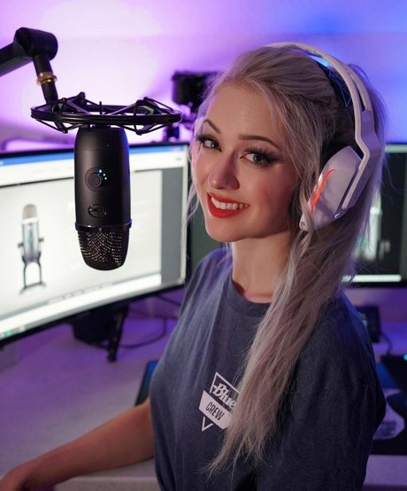 Farbenfuchs model hot photos