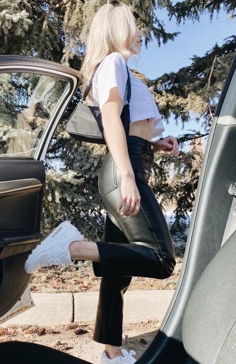 Tavia erotic actress pictures