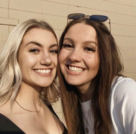 Tavia model high quality pictures