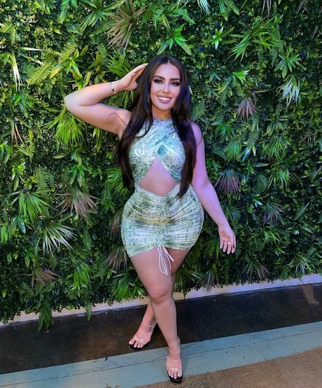 Mamiii naked pornstar images