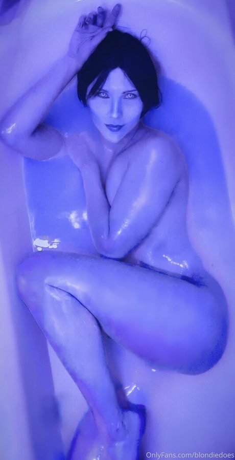 blondiedoes hot pornstar image