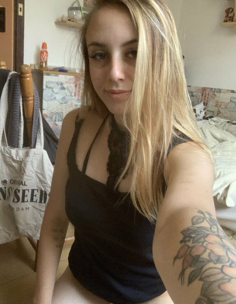 brittneyleathers sexy actress images