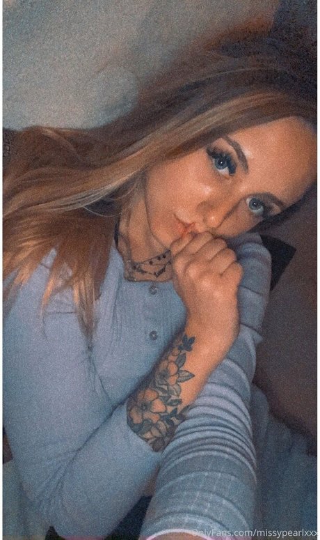 brittneyleathers erotic model image