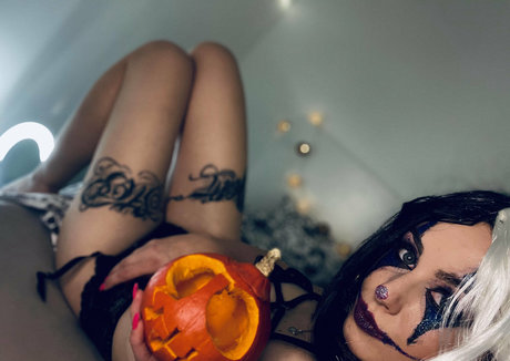 brittneyleathers sexy model pictures