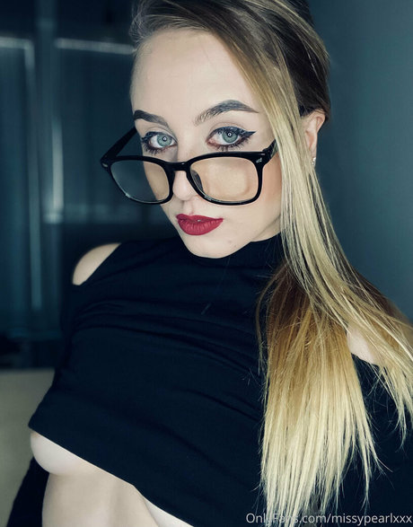 brittneyleathers hot model picture