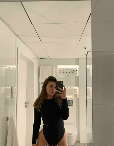 raketaraketa1998 hot model pic