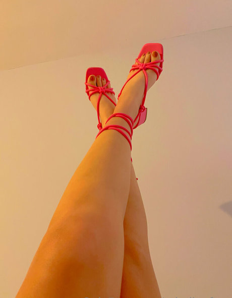 athelinafree pretty pornstar image