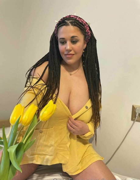 bustyyyyy erotic actress pics