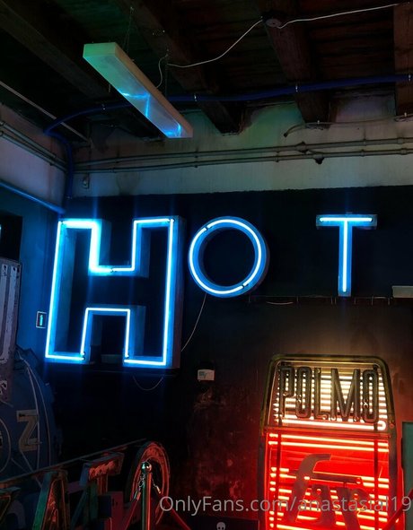 twerkingpeach naked pornstar pic