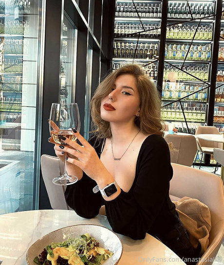 big tits midget onlyfans hd pic