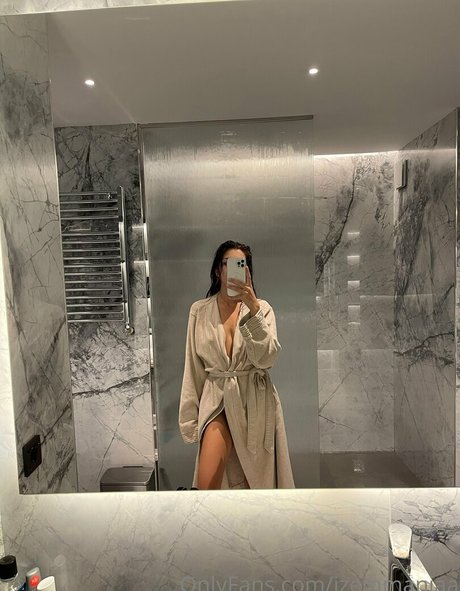 izemmaniaa exclusive pornstar picture