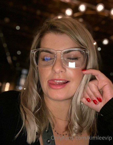 housewifekim beautiful model pic