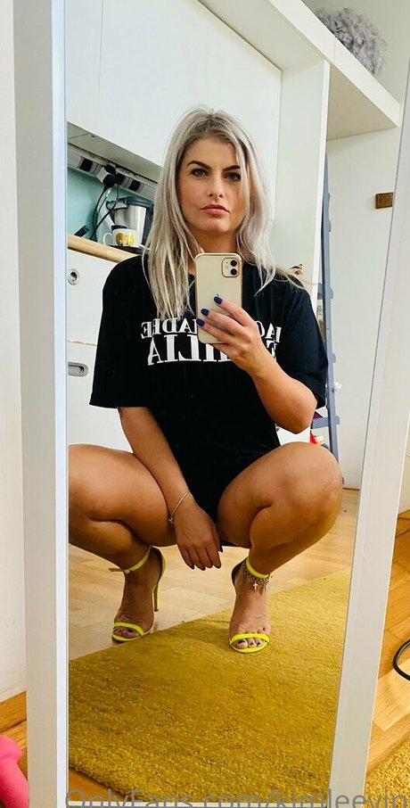 housewifekim sex model gallery