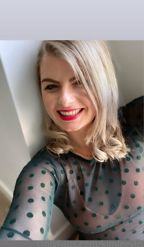 housewifekim hot actress img