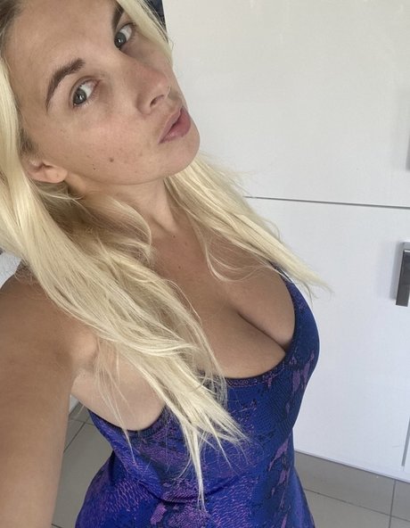 Holly Ann Muldoon hd actress galleries