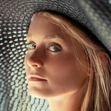 elabarkay hot actress photos