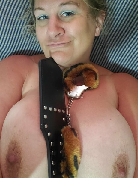 lovelyloreann pornstar adult image