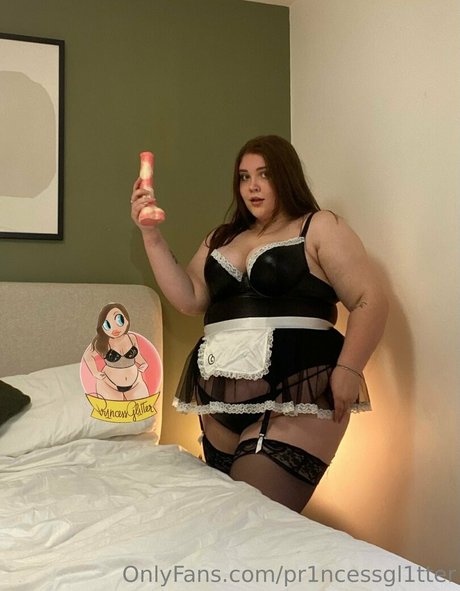 pr1ncessgl1tterfree star naked picture