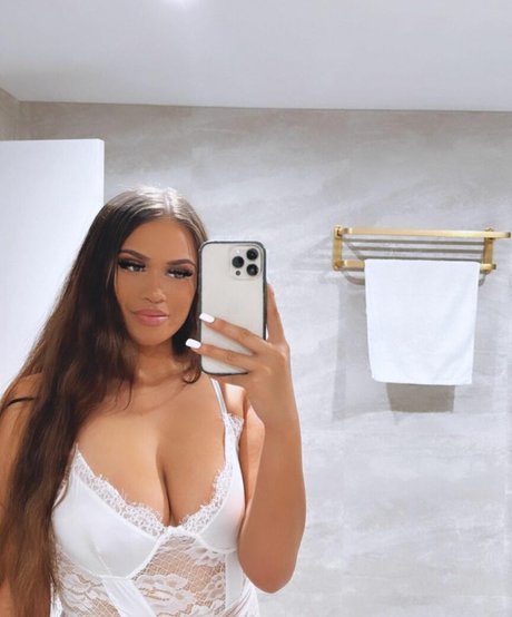 alverahoney actress pics