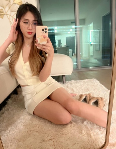 Yougelly model nice images