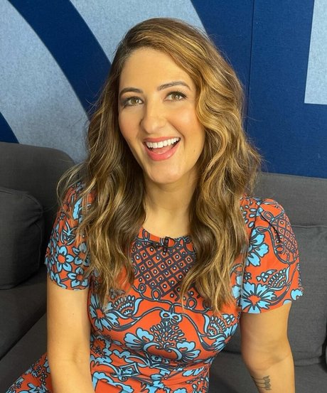 D Arcy Carden pornstar pretty photo