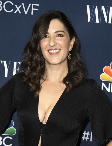 D Arcy Carden pretty star pic