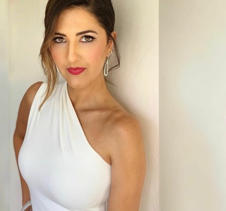 D Arcy Carden beautiful actress archive