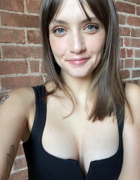 Alanah Mackie star nice images