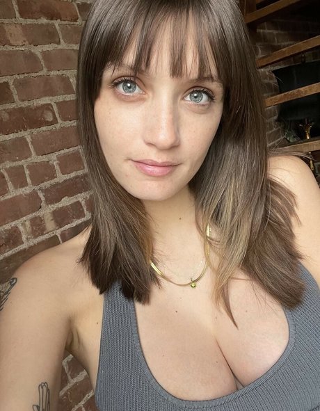 Alanah Mackie nice model gallery