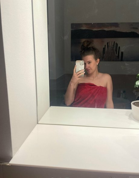 badlizzyy66 sexy model image