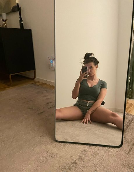 badlizzyy66 pornstar adult image