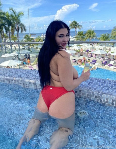 roxnour porn model pics