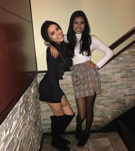 Samantha L art star pic