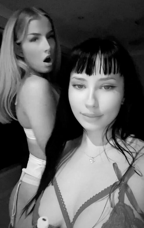 Aprilxo nude model pics