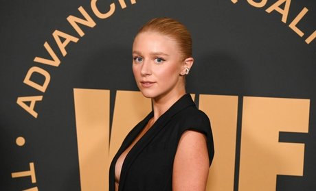 Julia Schlaepfer art star picture